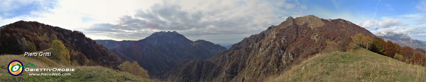 51 Da sx Cima di Muschiada, dorsale panoramica al centro, Due Mani a dx.jpg